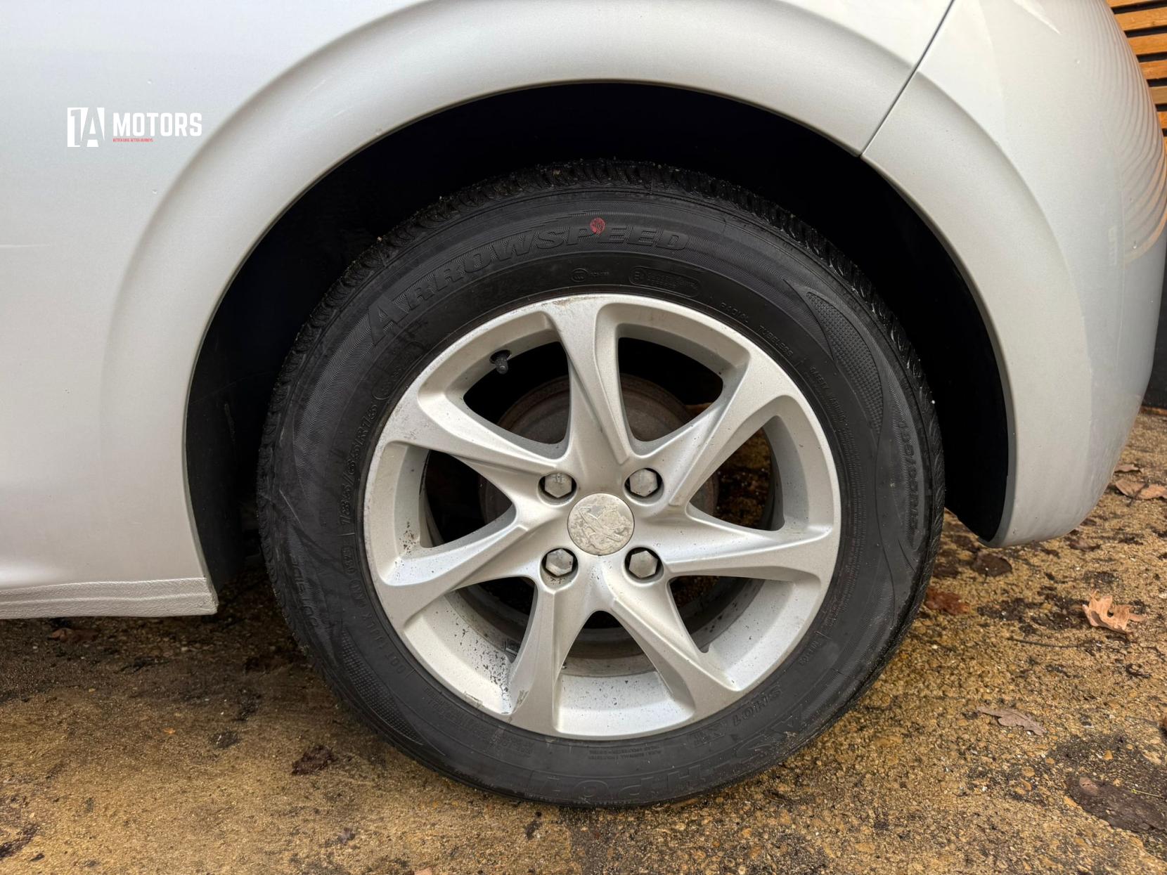 Peugeot 208 1.2 VTi PureTech Style Hatchback 3dr Petrol Manual Euro 5 (82 ps)