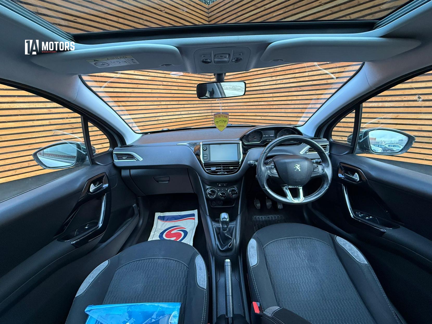 Peugeot 208 1.2 VTi PureTech Style Hatchback 3dr Petrol Manual Euro 5 (82 ps)