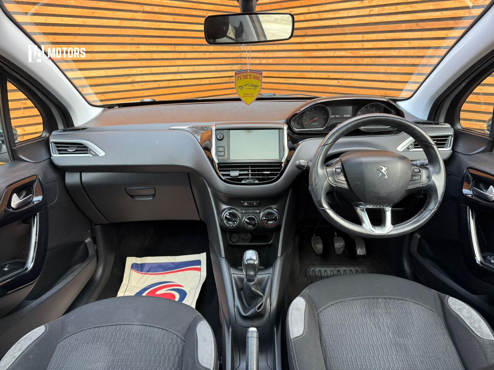 Peugeot 208 1.2 VTi PureTech Style Hatchback 3dr Petrol Manual Euro 5 (82 ps)