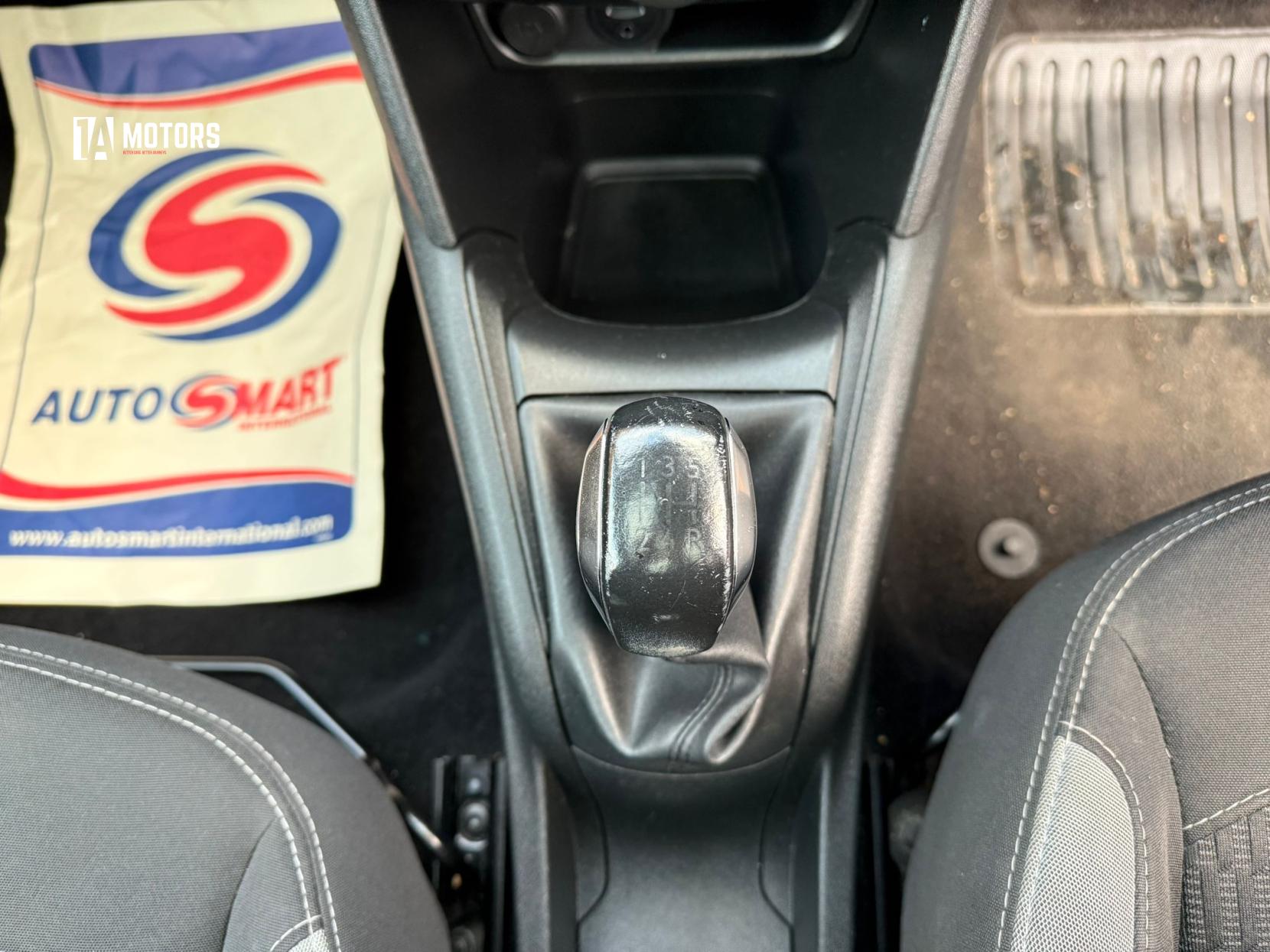 Peugeot 208 1.2 VTi PureTech Style Hatchback 3dr Petrol Manual Euro 5 (82 ps)