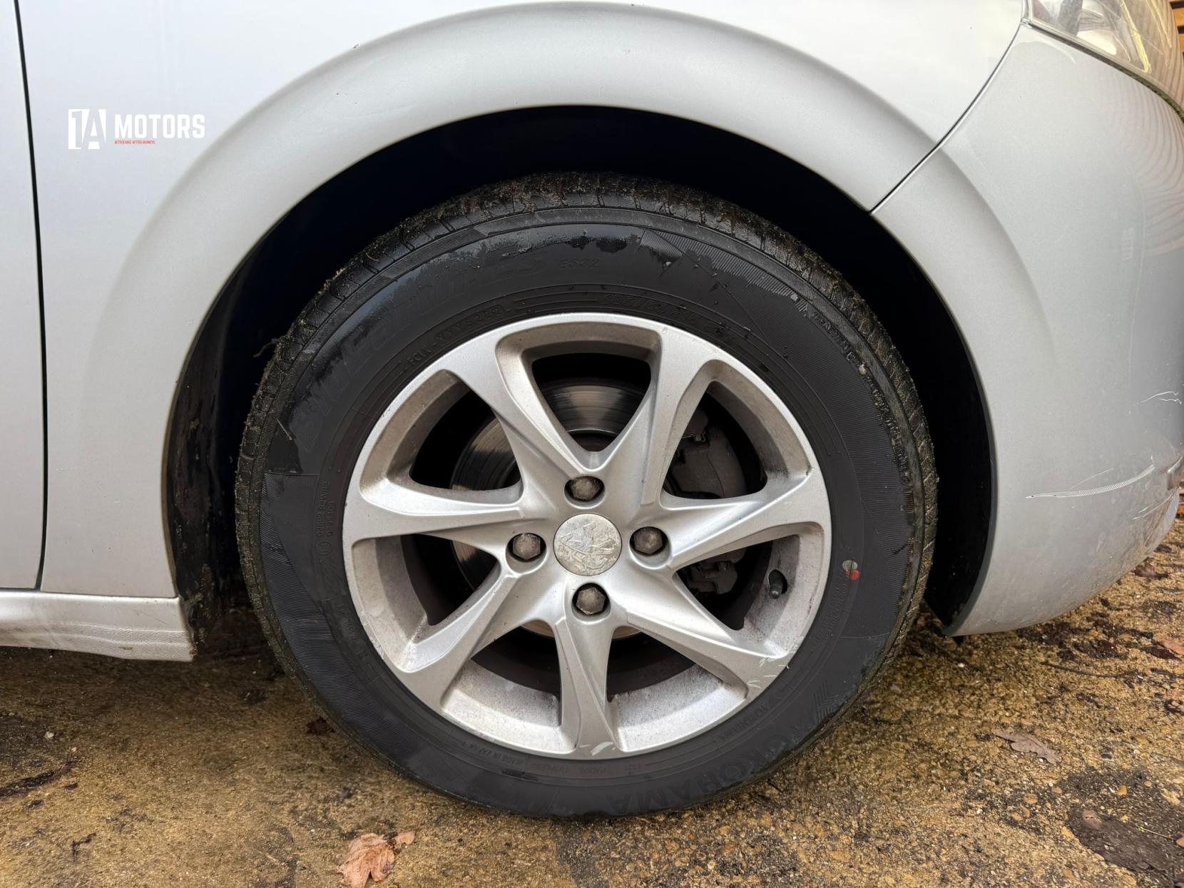 Peugeot 208 1.2 VTi PureTech Style Hatchback 3dr Petrol Manual Euro 5 (82 ps)