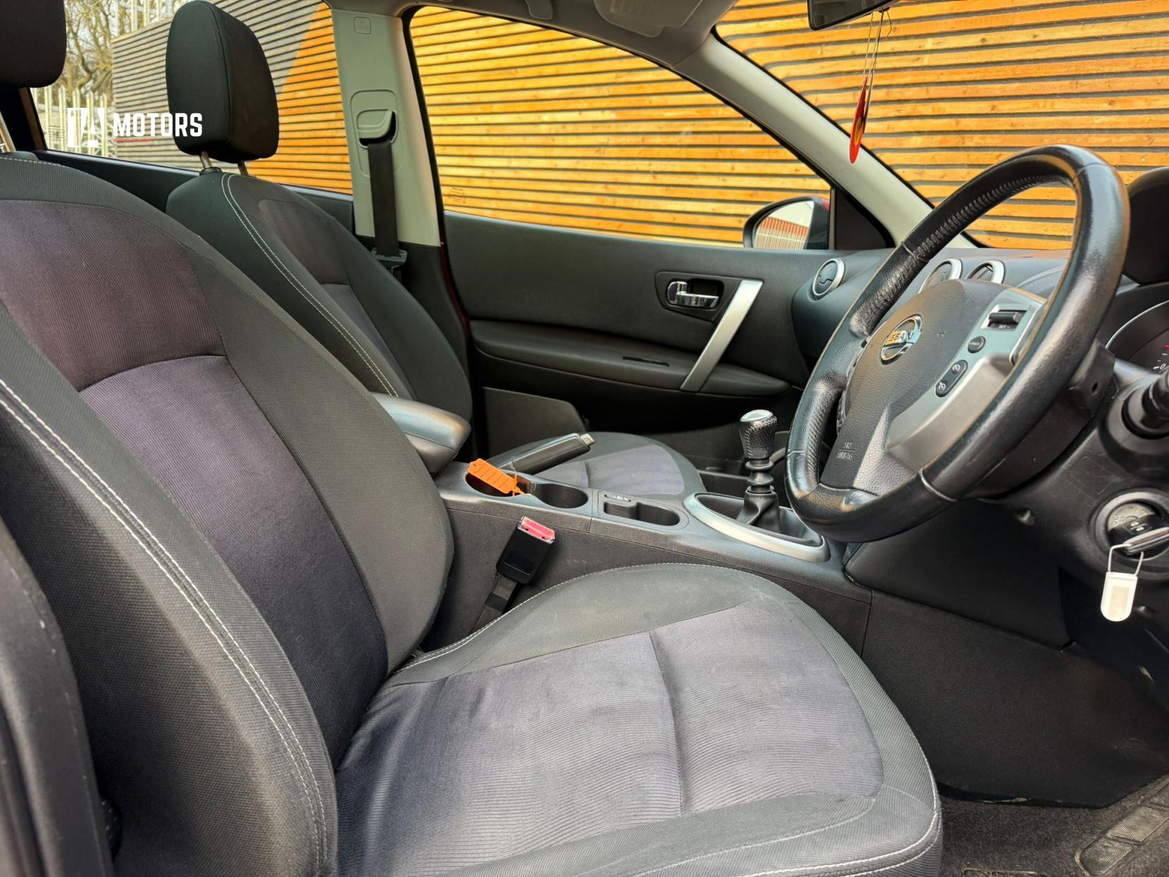 Nissan Qashqai 1.5 dCi n-tec+ SUV 5dr Diesel Manual 2WD Euro 5 (110 ps)