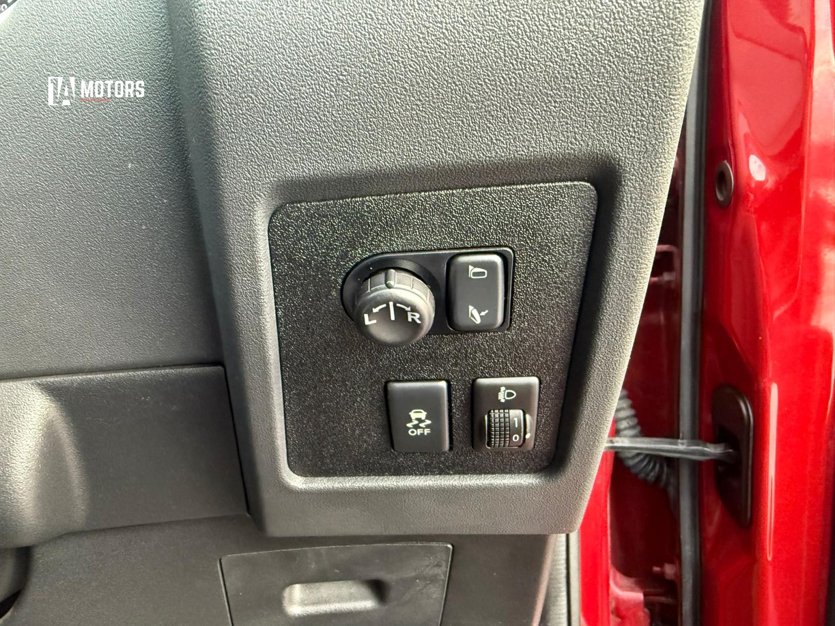 Nissan Qashqai 1.5 dCi n-tec+ SUV 5dr Diesel Manual 2WD Euro 5 (110 ps)