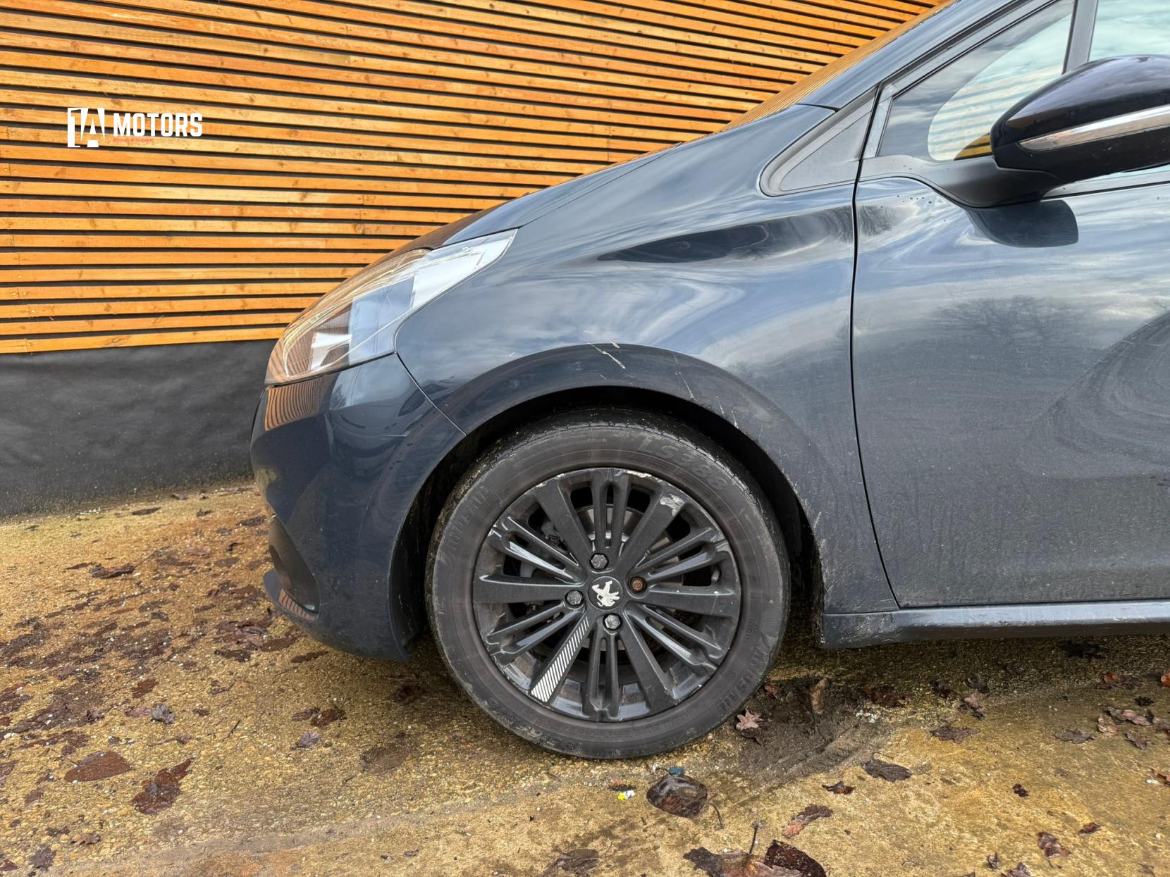 Peugeot 208 1.2 PureTech Black Edition Hatchback 3dr Petrol Manual Euro 6 (82 ps)