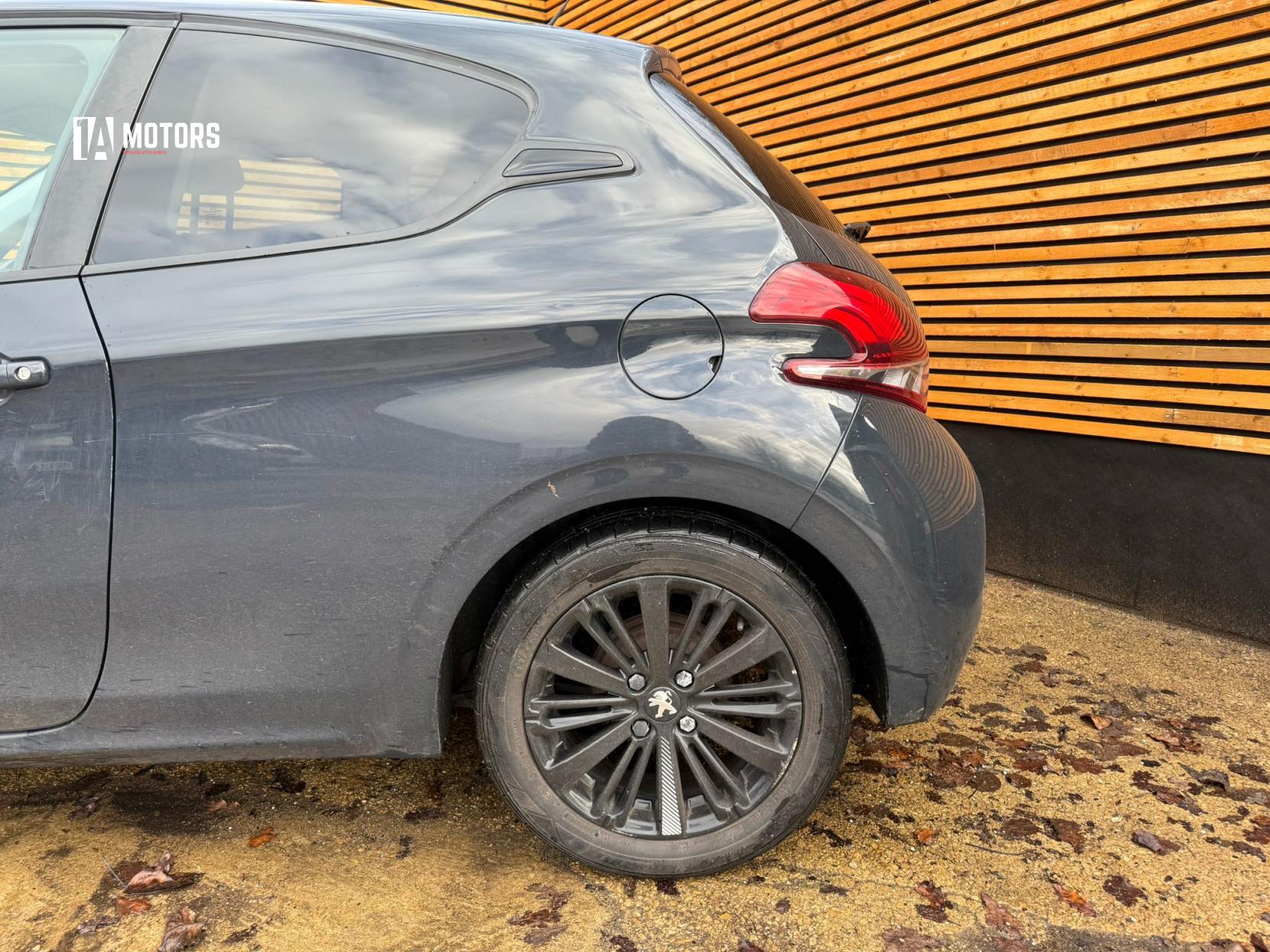 Peugeot 208 1.2 PureTech Black Edition Hatchback 3dr Petrol Manual Euro 6 (82 ps)