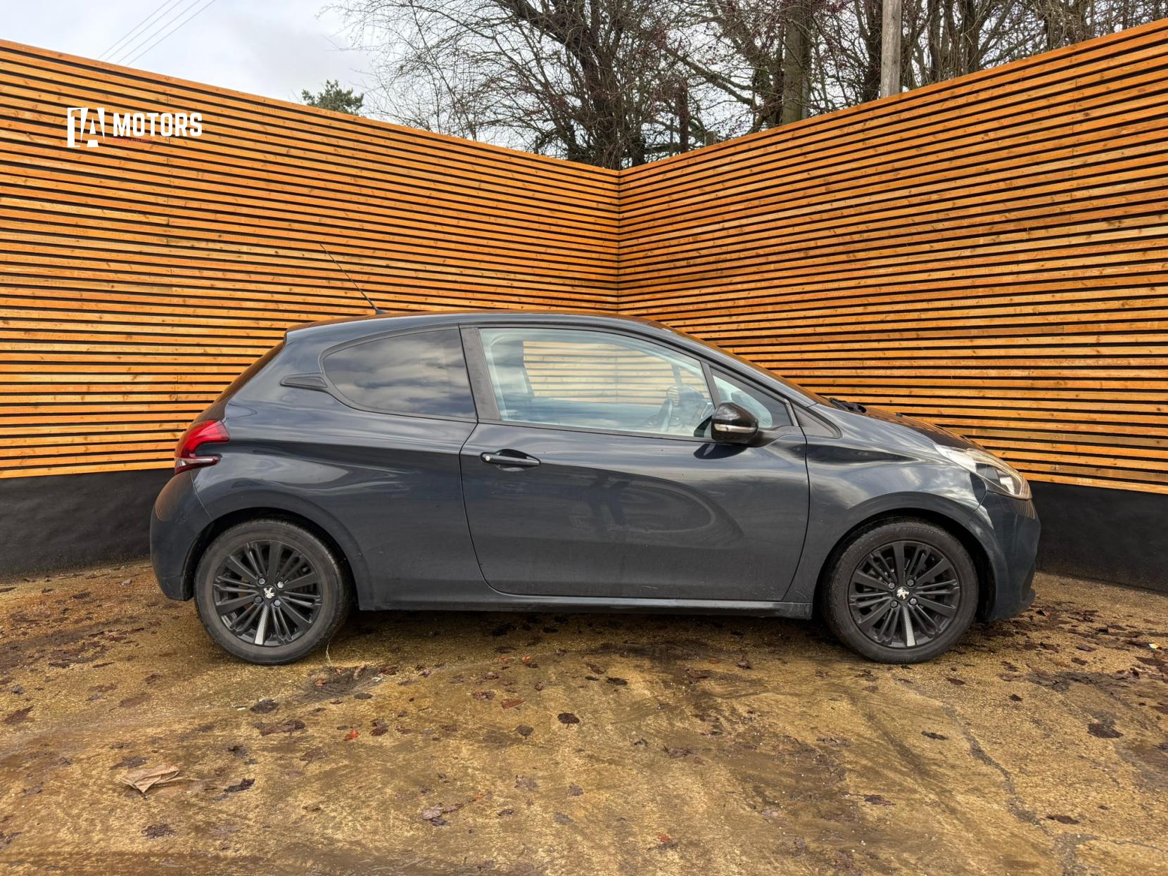 Peugeot 208 1.2 PureTech Black Edition Hatchback 3dr Petrol Manual Euro 6 (82 ps)