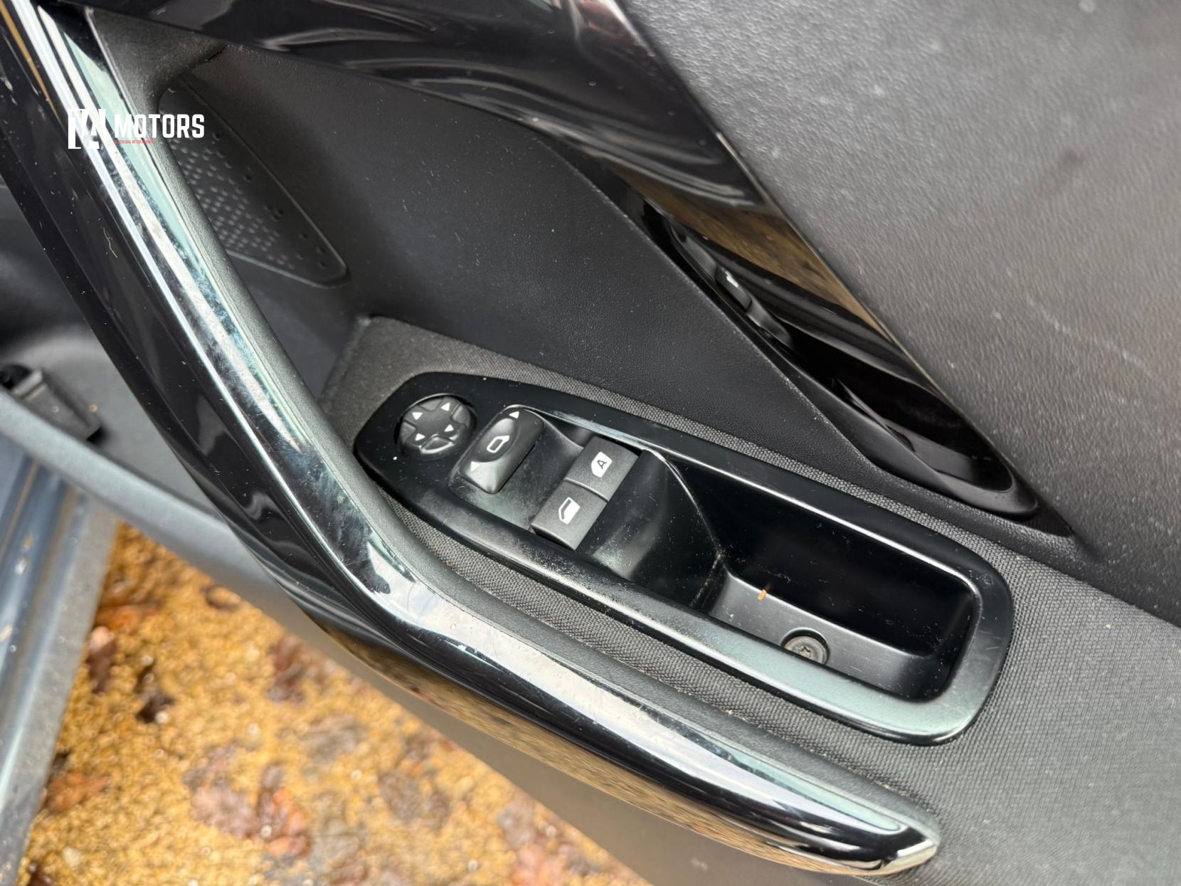 Peugeot 208 1.2 PureTech Black Edition Hatchback 3dr Petrol Manual Euro 6 (82 ps)