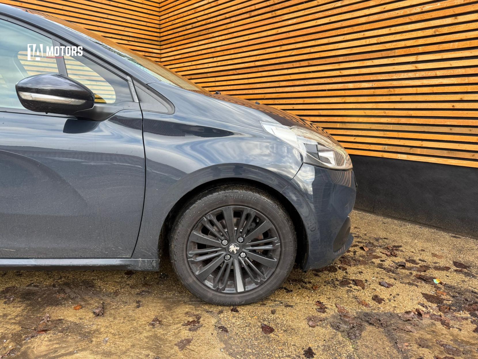 Peugeot 208 1.2 PureTech Black Edition Hatchback 3dr Petrol Manual Euro 6 (82 ps)