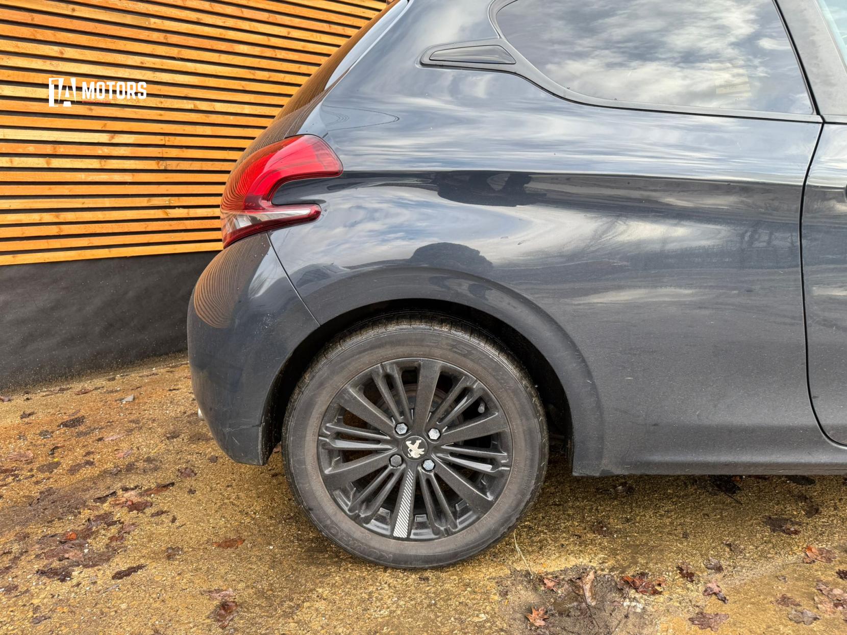 Peugeot 208 1.2 PureTech Black Edition Hatchback 3dr Petrol Manual Euro 6 (82 ps)