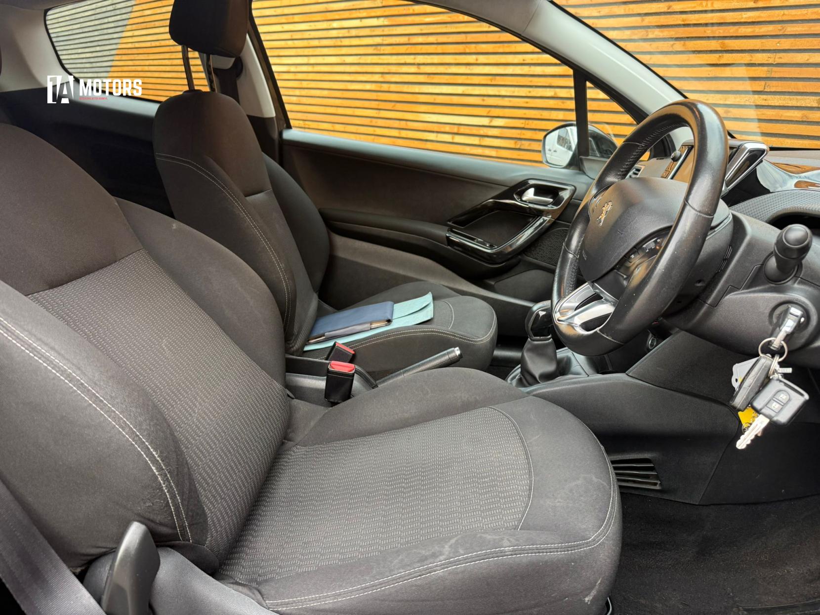 Peugeot 208 1.2 PureTech Black Edition Hatchback 3dr Petrol Manual Euro 6 (82 ps)